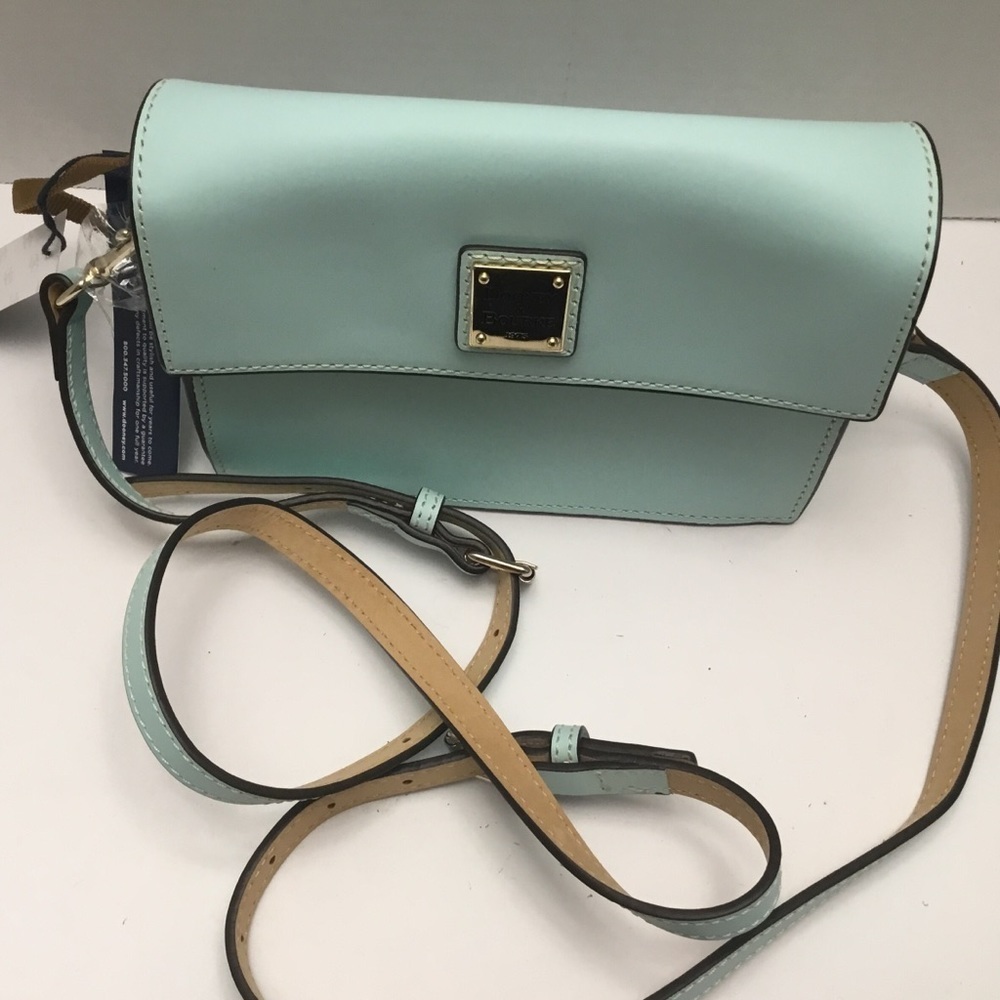 Authentic Dooney and Bourke Crossbody bag